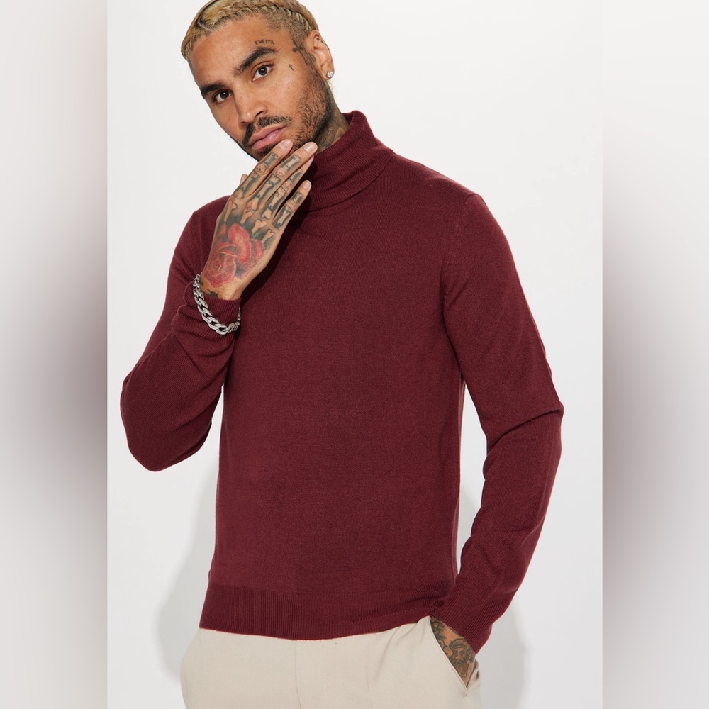 Burgundy men’s turtleneck sweater